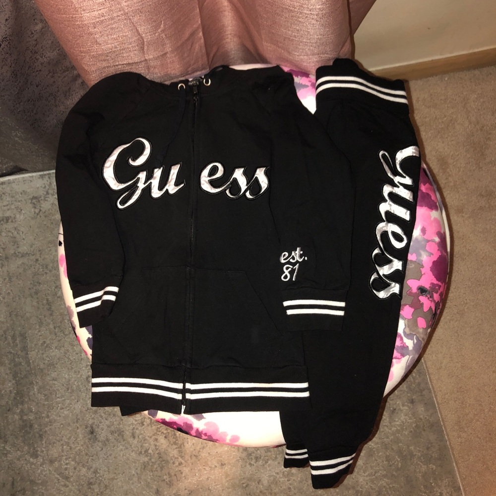 Guess Zip-up sweater and cropped pants
